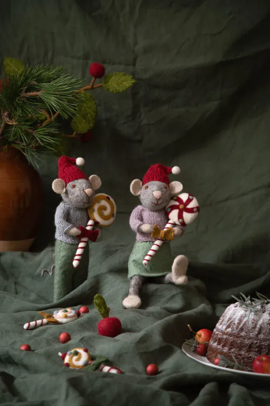 Gry & Sif Grå mus med julegodteri