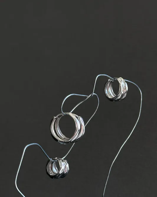 Hovedbilde Philippa Studios Dome Structured Hoops Small Sølv