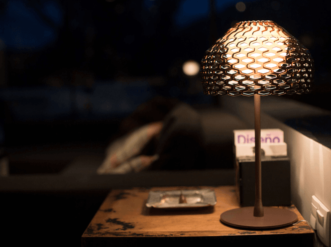 Hovedbilde Flos Tatou T1 Bordlampe - Okergrå