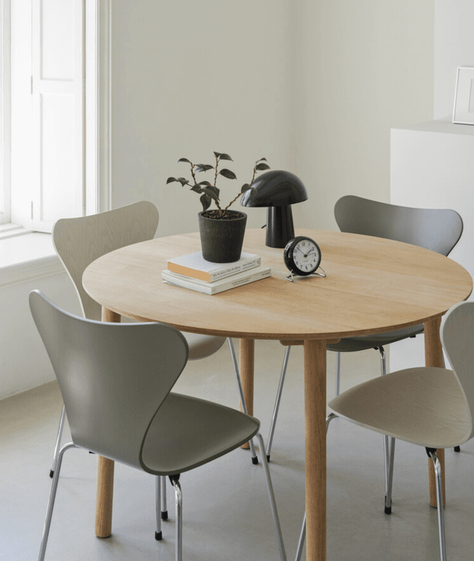 Fritz Hansen Serie 7 farget ask